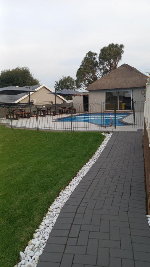 28 At Van Den Bos International Guesthouse 伊登维尔 外观 照片